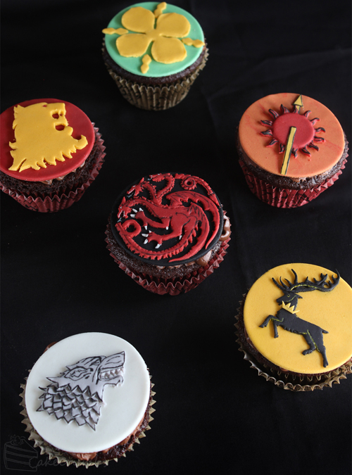 Cakecrumbs' Game of Thrones sigil cupcakes 00